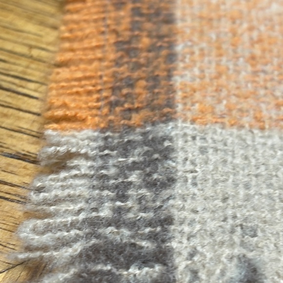 NWT FALLS CREEK SCARF - Picture 7 of 13